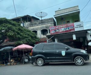 Mobil Pemkot Parkir Saat sidak Tepat diatas Jembatan
